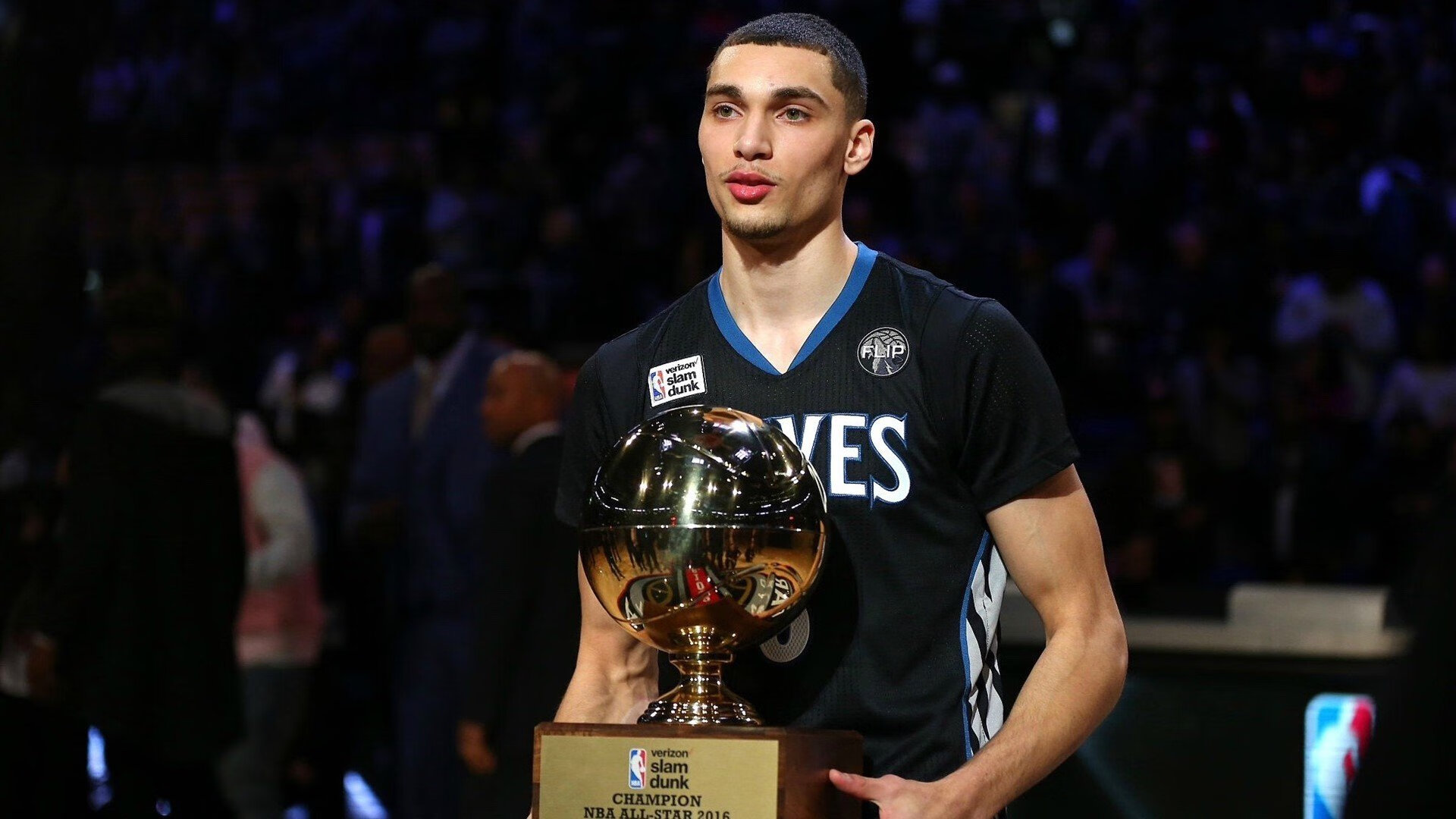 关键封盖：李磊封堵上海队最后一攻，场面沸腾！，李磊 上海